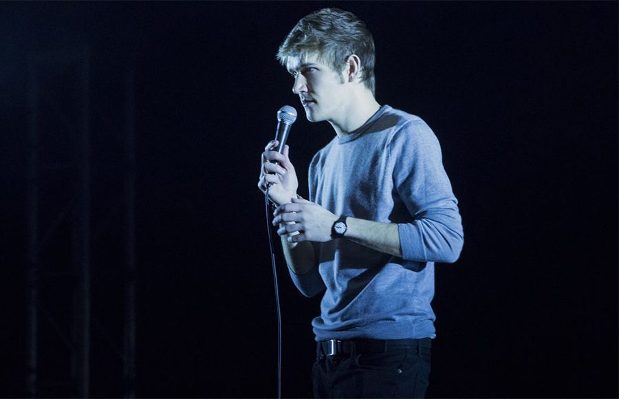 Penampilan Bo Burnham membawakan Make Happy, stand up comedy spesialnya
